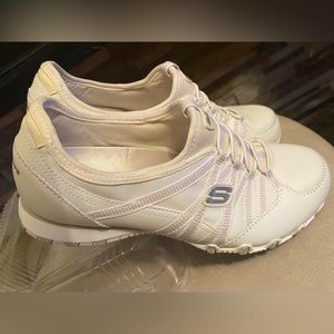 (EUC) WOMENS SKECHERS DREAM COME TRUE BIKERS SIZE 8 WIDE EXCELLENT CONDITION